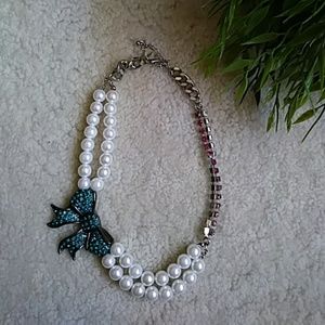 Rhinestone and faux pearl bow fashion necklace
